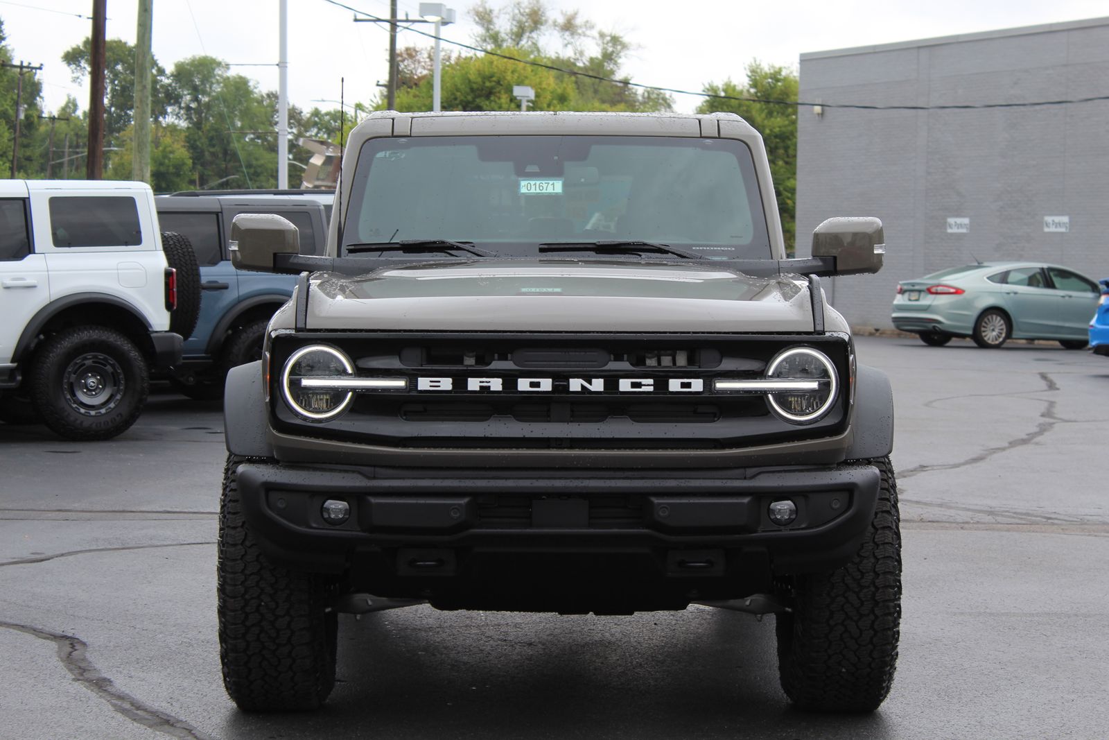 2025 Ford Bronco Outer Banks photo 2