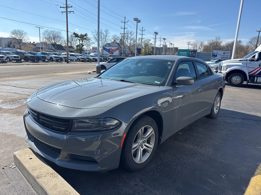 2019 Dodge Charger SXT photo 2