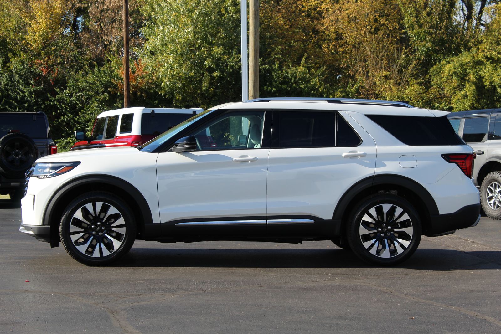 2026 Ford Explorer Platinum photo 2
