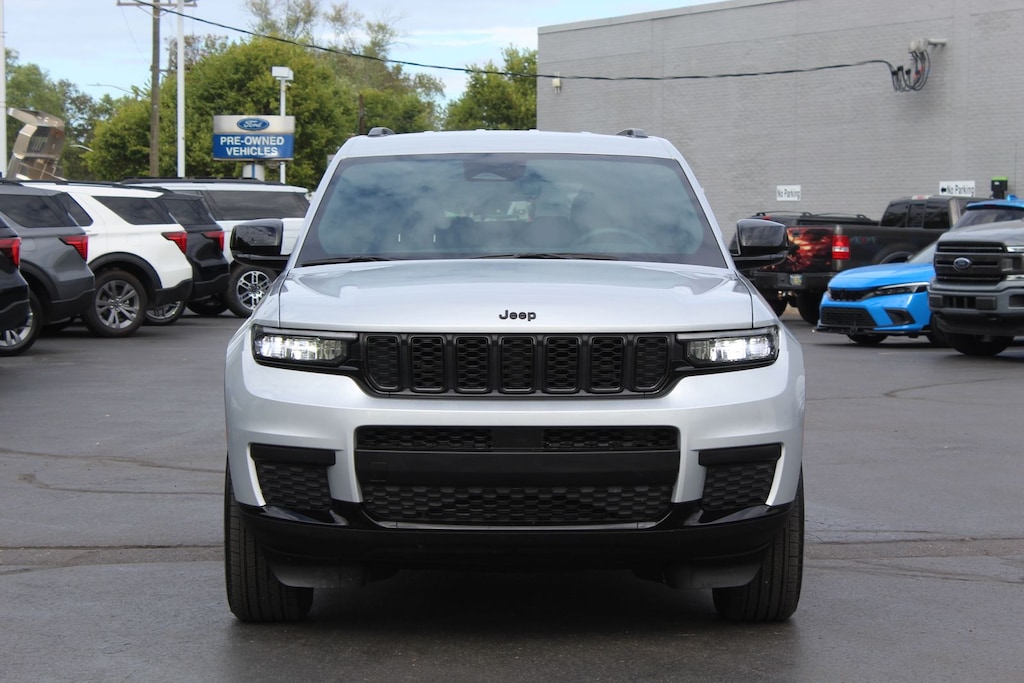Used 2024 Jeep Grand Cherokee L Laredo SUV