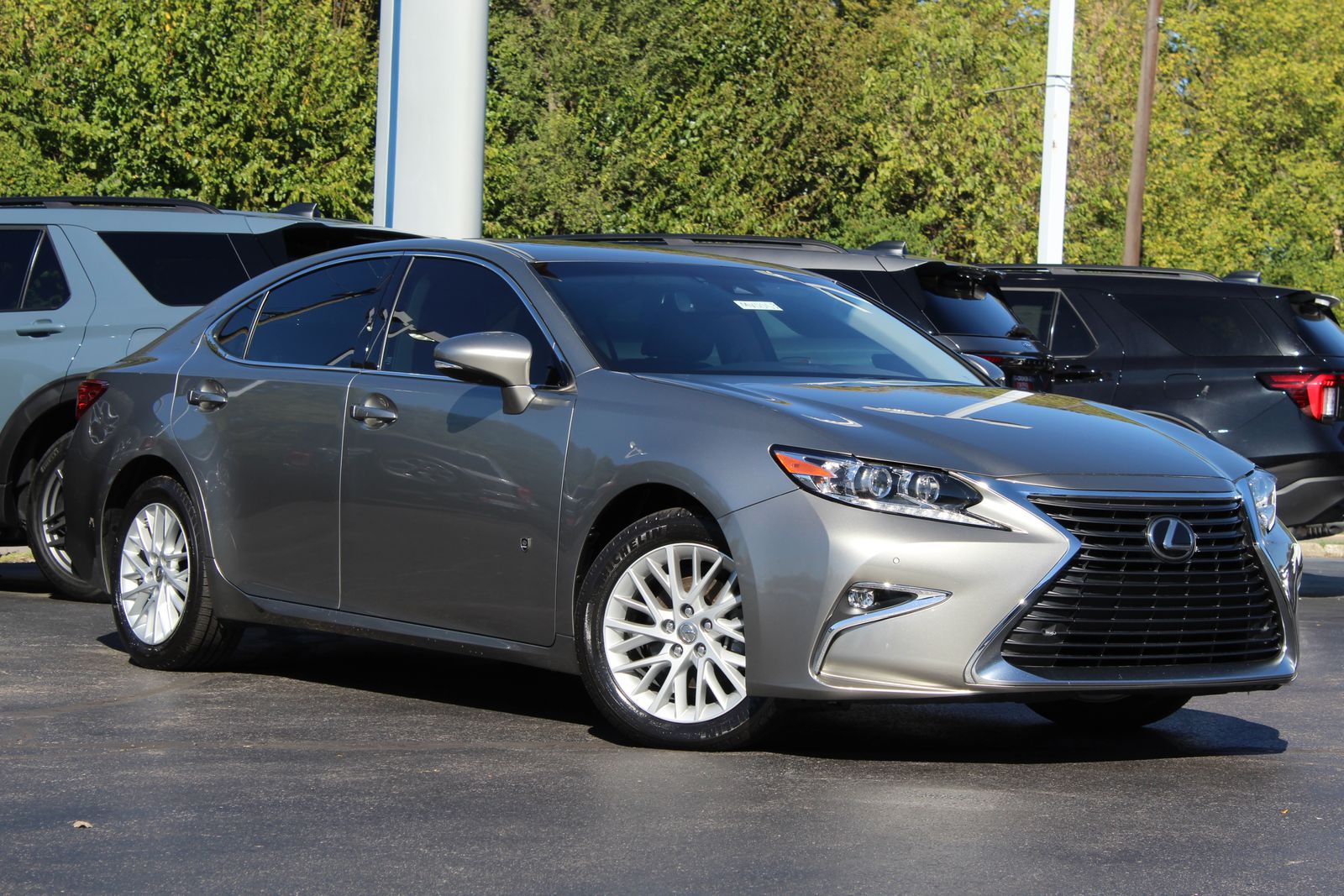 2016 Lexus ES 350's photo