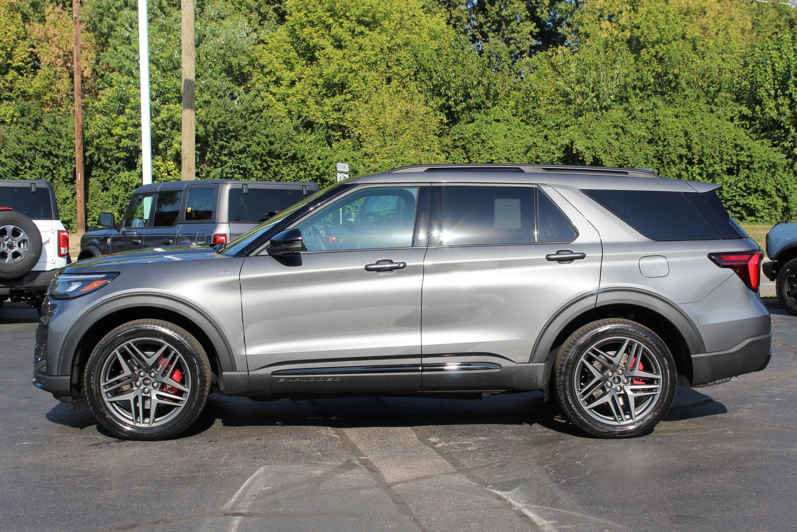 2025 Ford Explorer ST-Line photo 4