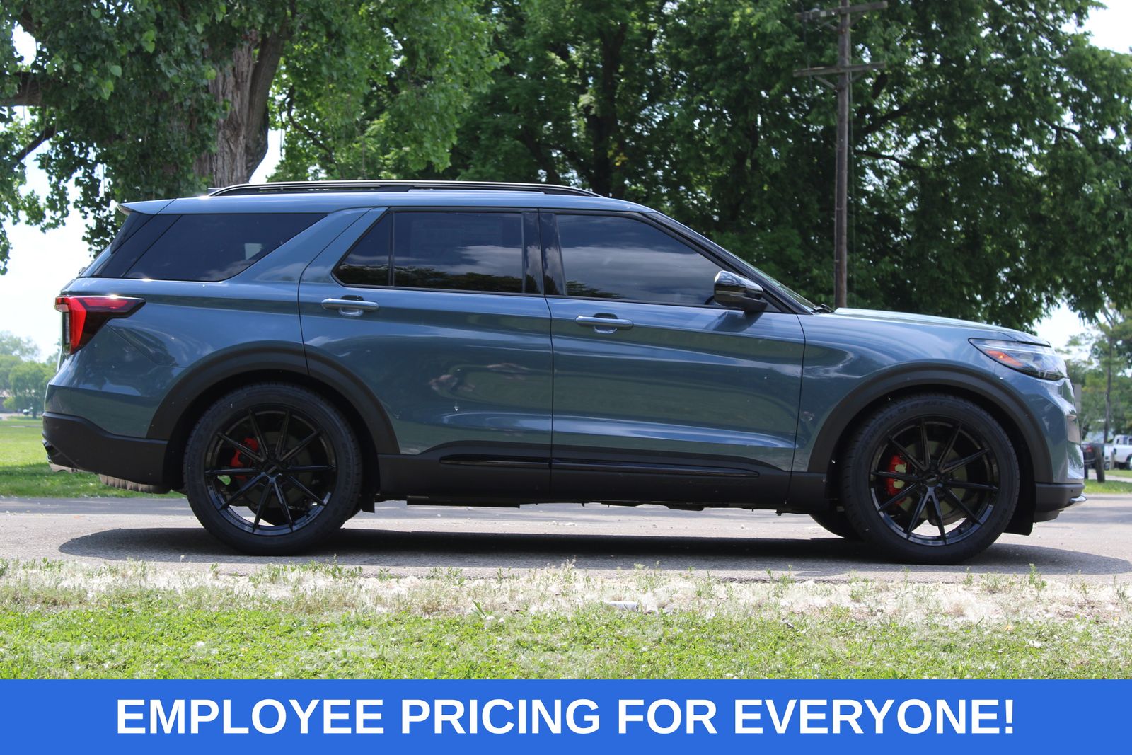 2026 Ford Explorer ST - Photo 8