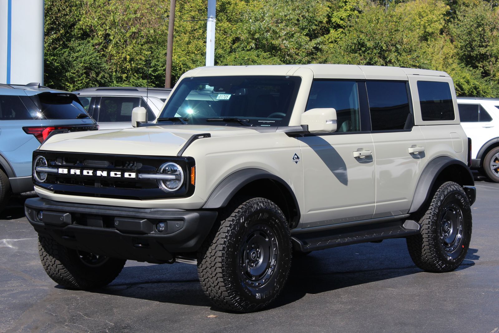 2025 Ford Bronco Outer Banks photo 3