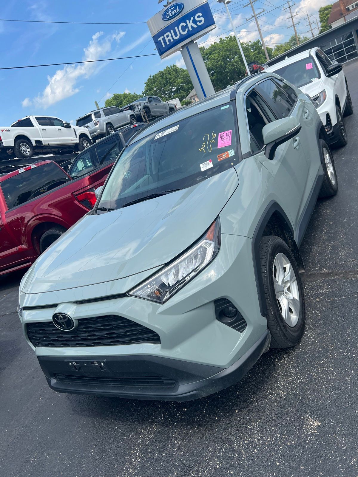 2021 Toyota RAV4 XLE AWD's photo