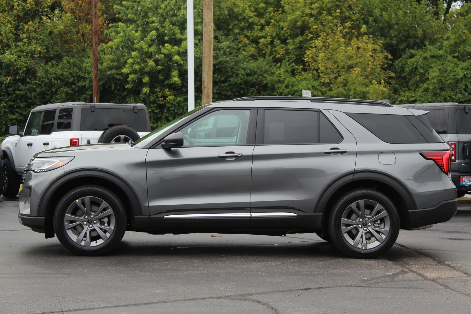 2025 Ford Explorer photo 4