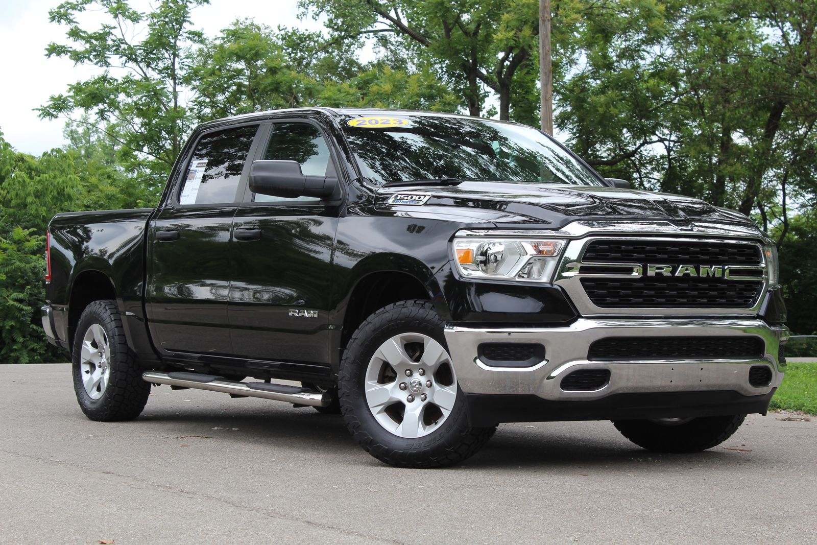 2023 RAM 1500 Big Horn/Lone Star 4x4 Crew Cab 5'7's photo