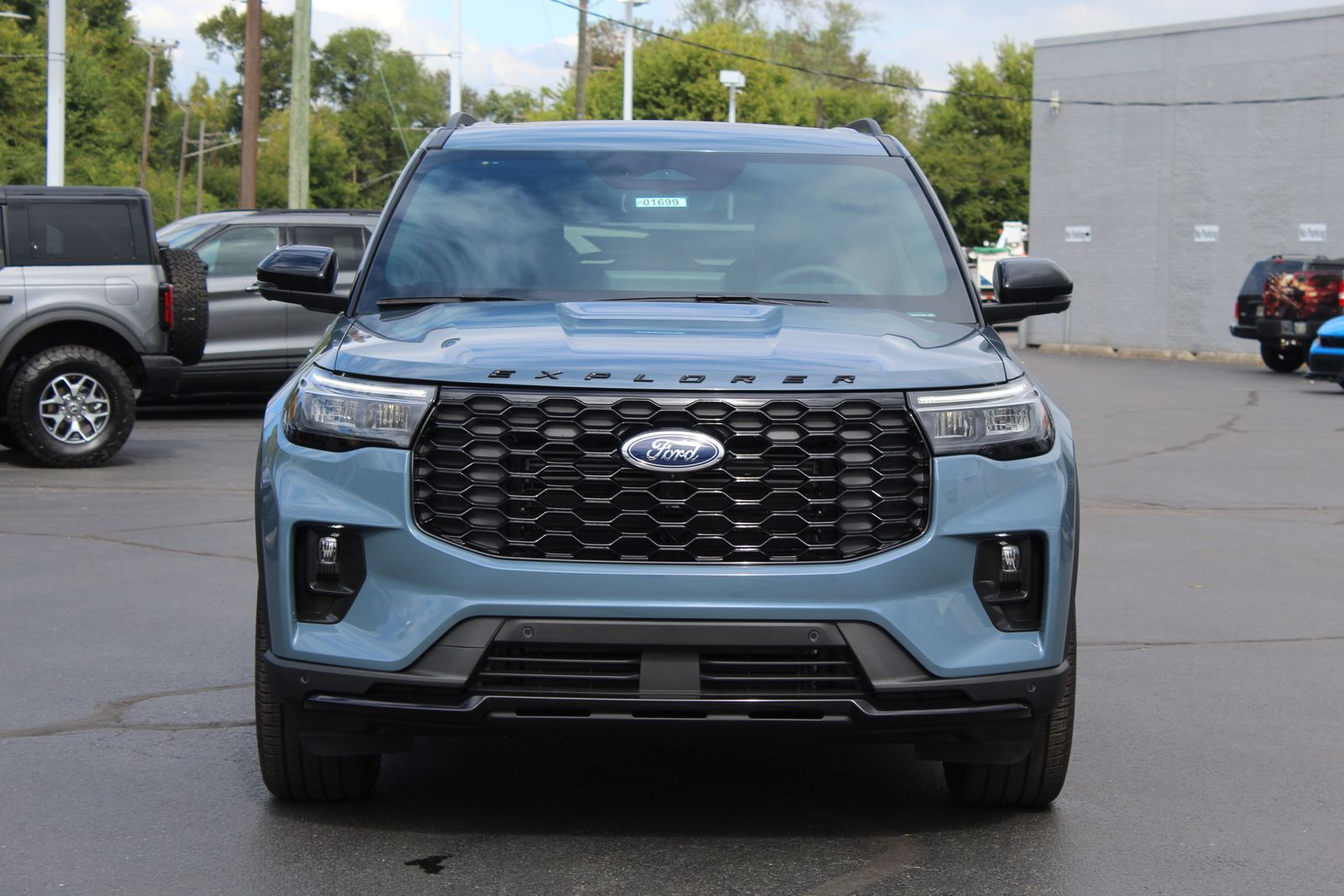 2025 Ford Explorer ST-Line photo 2