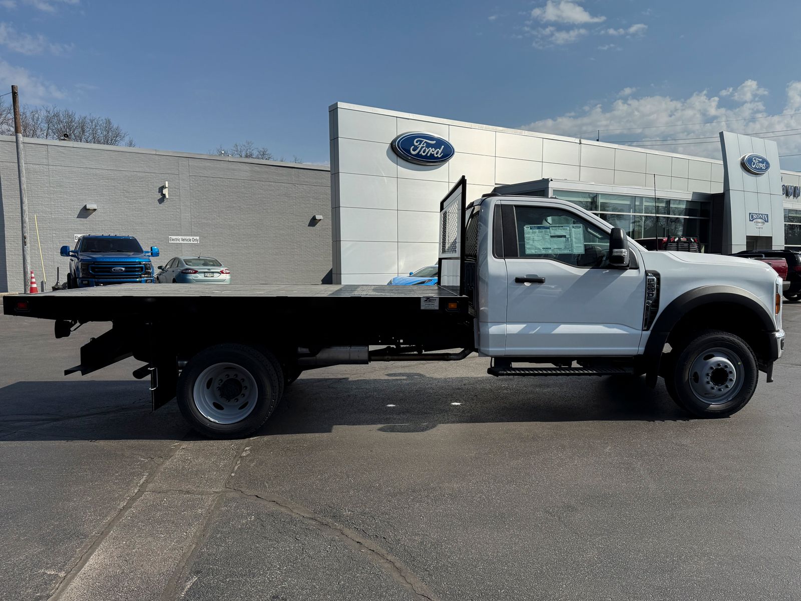 2025 Ford F-550 photo 3