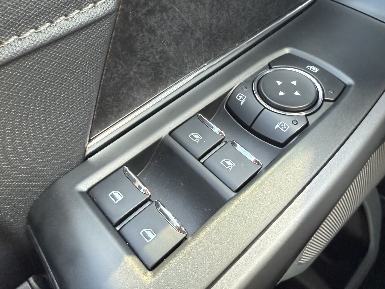 2025 Ford F-150 Lightning Flash - Photo 17