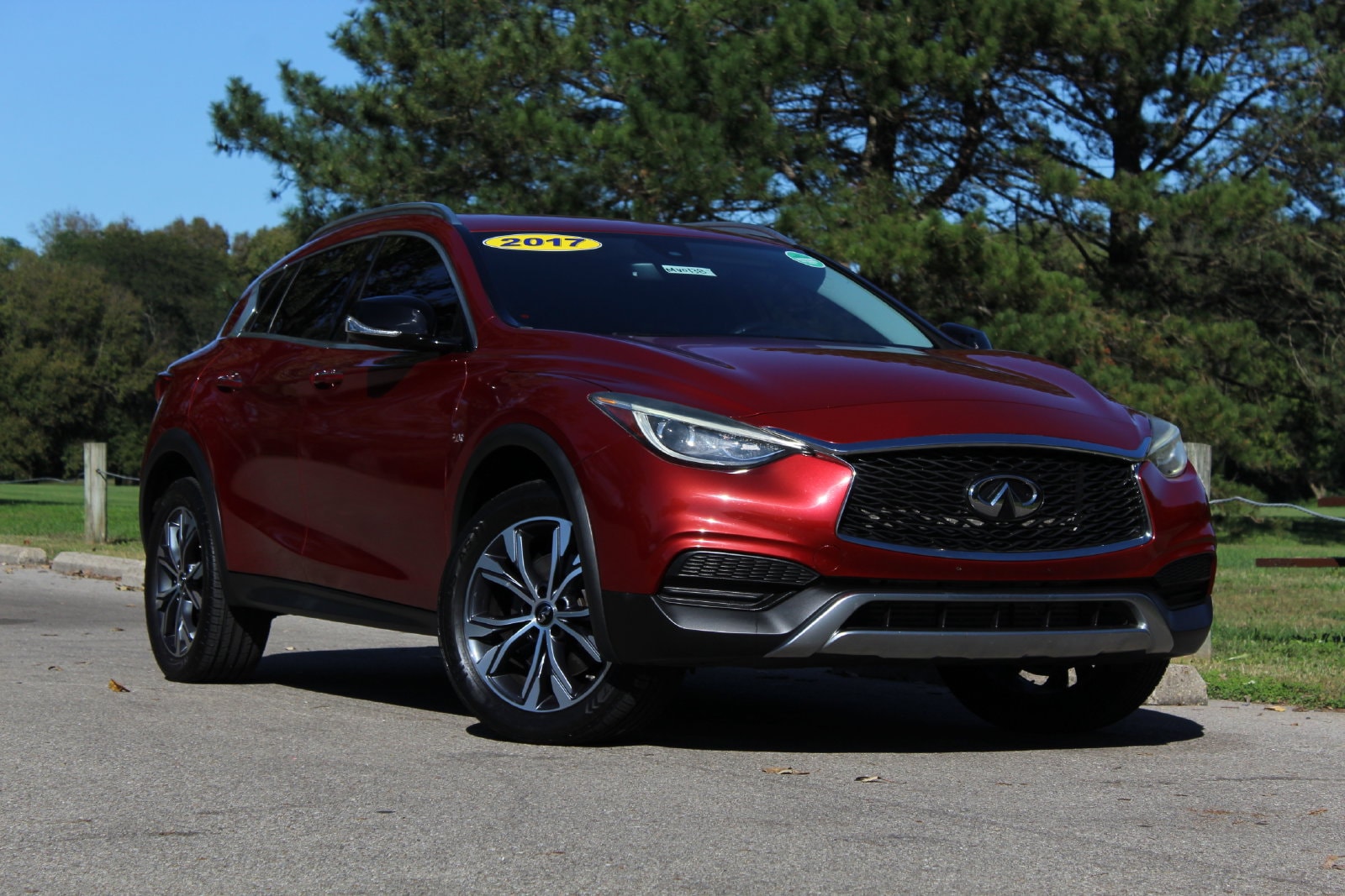 2017 INFINITI QX30 Luxury