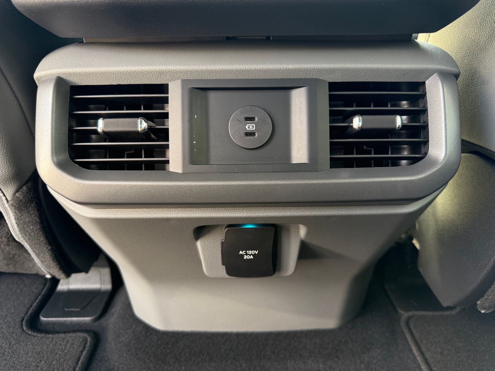 2025 Ford F-150 Lightning Flash - Photo 19