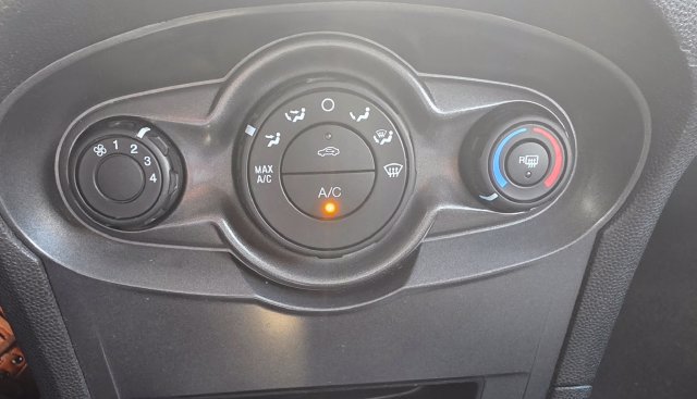 2016 Ford Fiesta S - Photo 16