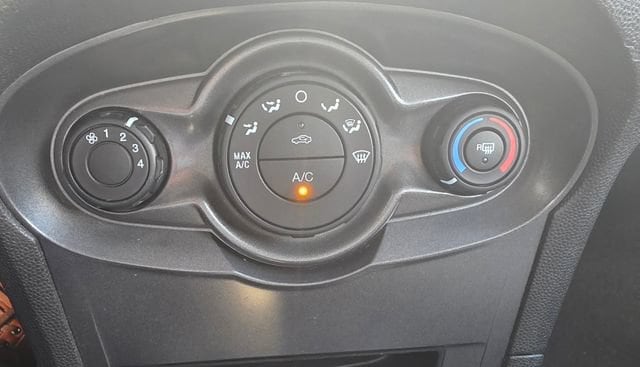 2016 Ford Fiesta S - Photo 16