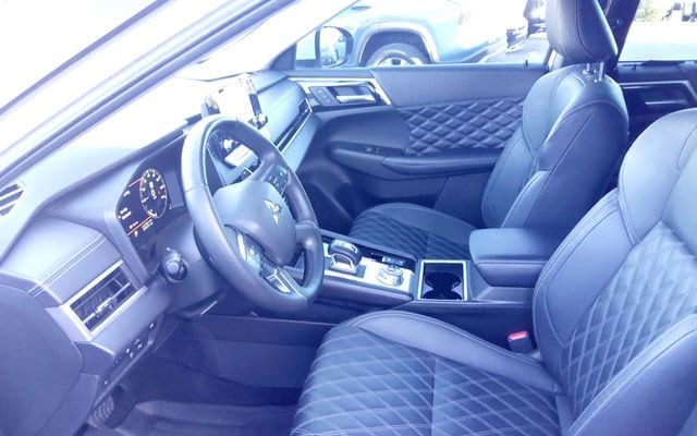 2023 Mitsubishi Outlander Plug-In Hybrid SEL - Photo 10