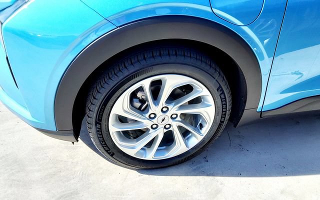 2027 Chevrolet Bolt LT - Photo 21
