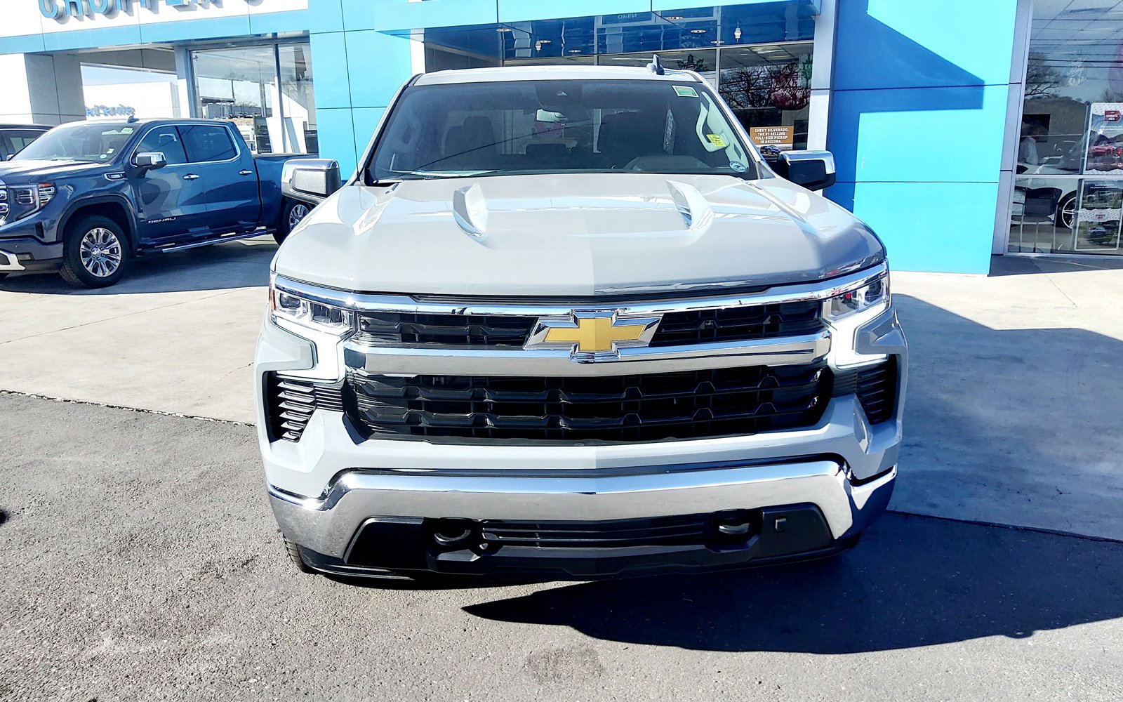 2024 Chevrolet Silverado 1500 LT photo 2