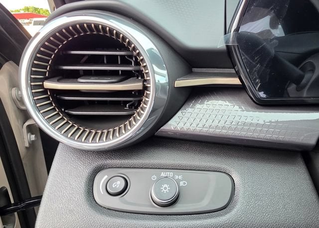 2026 Chevrolet Trax Activ - Photo 13
