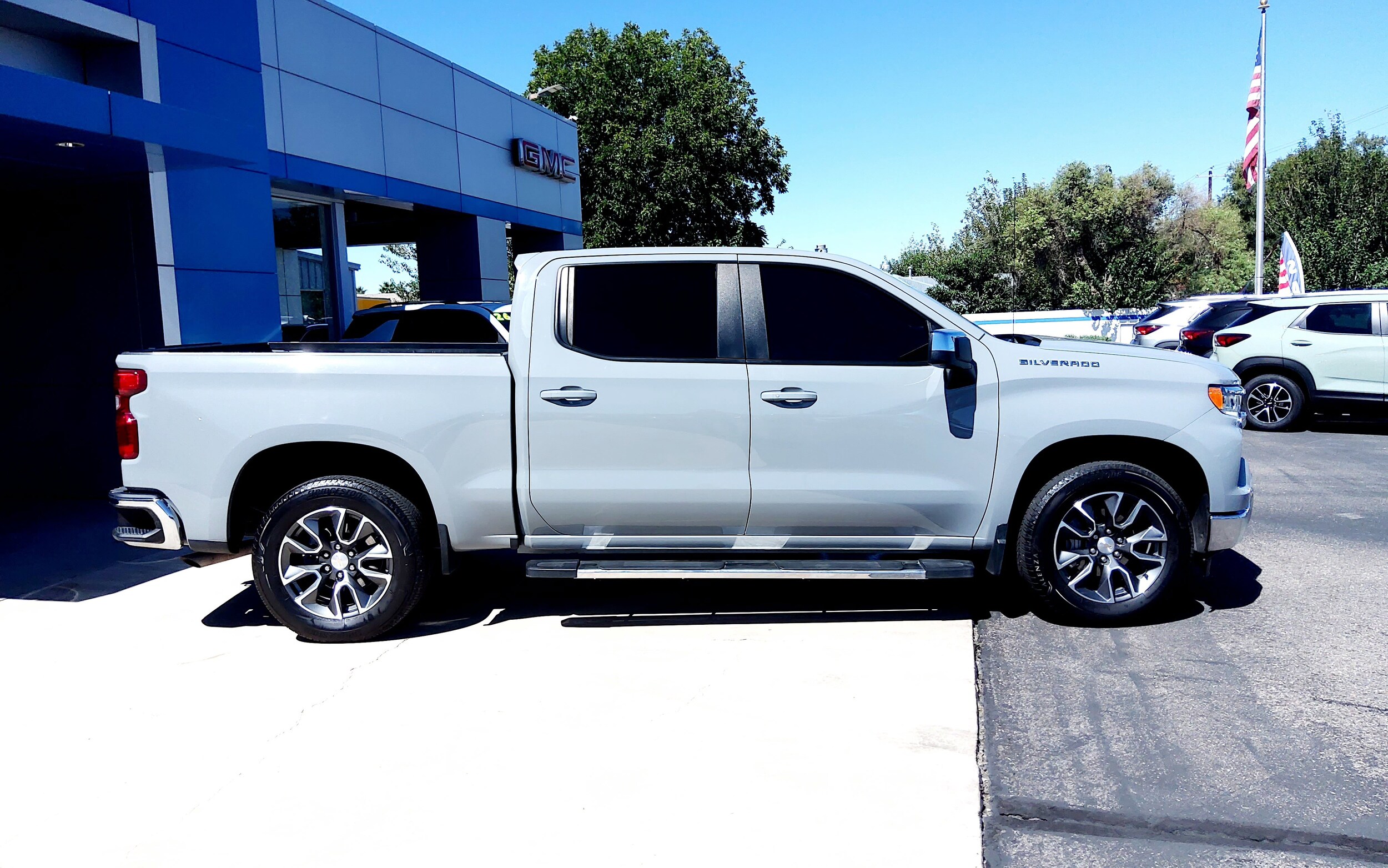 2024 Chevrolet Silverado 1500 LT photo 4
