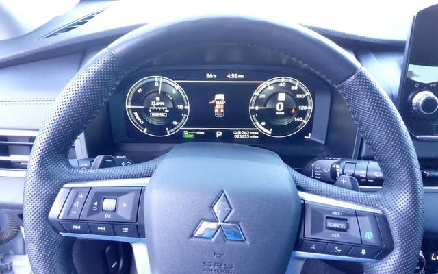 2023 Mitsubishi Outlander Plug-In Hybrid SEL - Photo 12