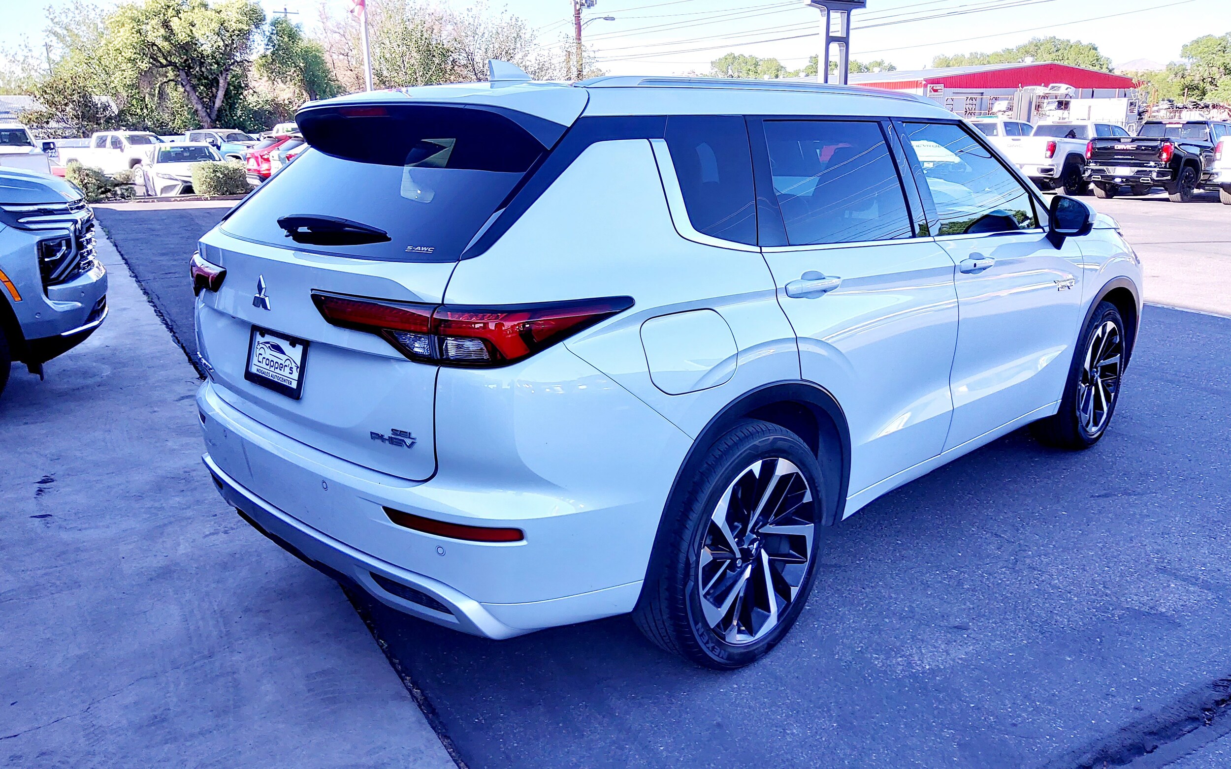 2023 Mitsubishi Outlander PHEV SEL photo 4