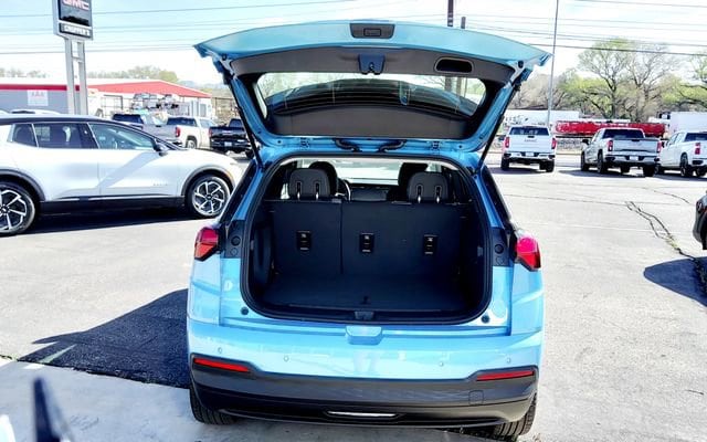2027 Chevrolet Bolt LT - Photo 7