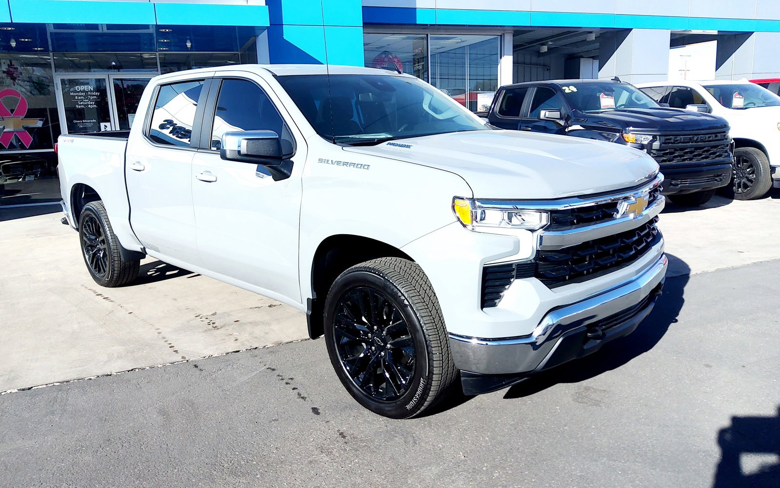 2024 Chevrolet Silverado 1500 LT photo 3