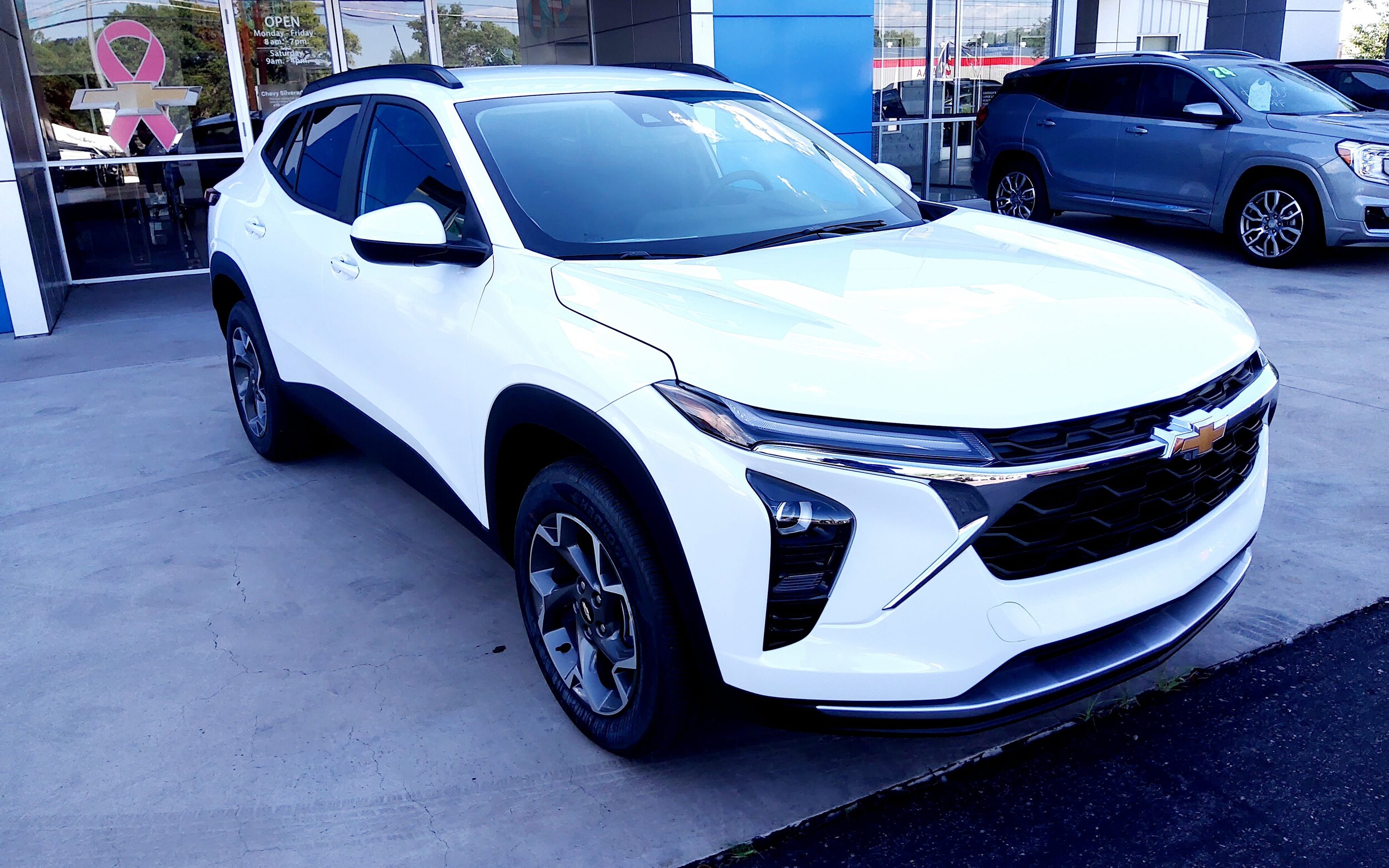 2025 Chevrolet Trax LT photo 3