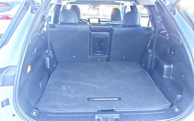 2023 Mitsubishi Outlander Plug-In Hybrid SEL - Photo 6