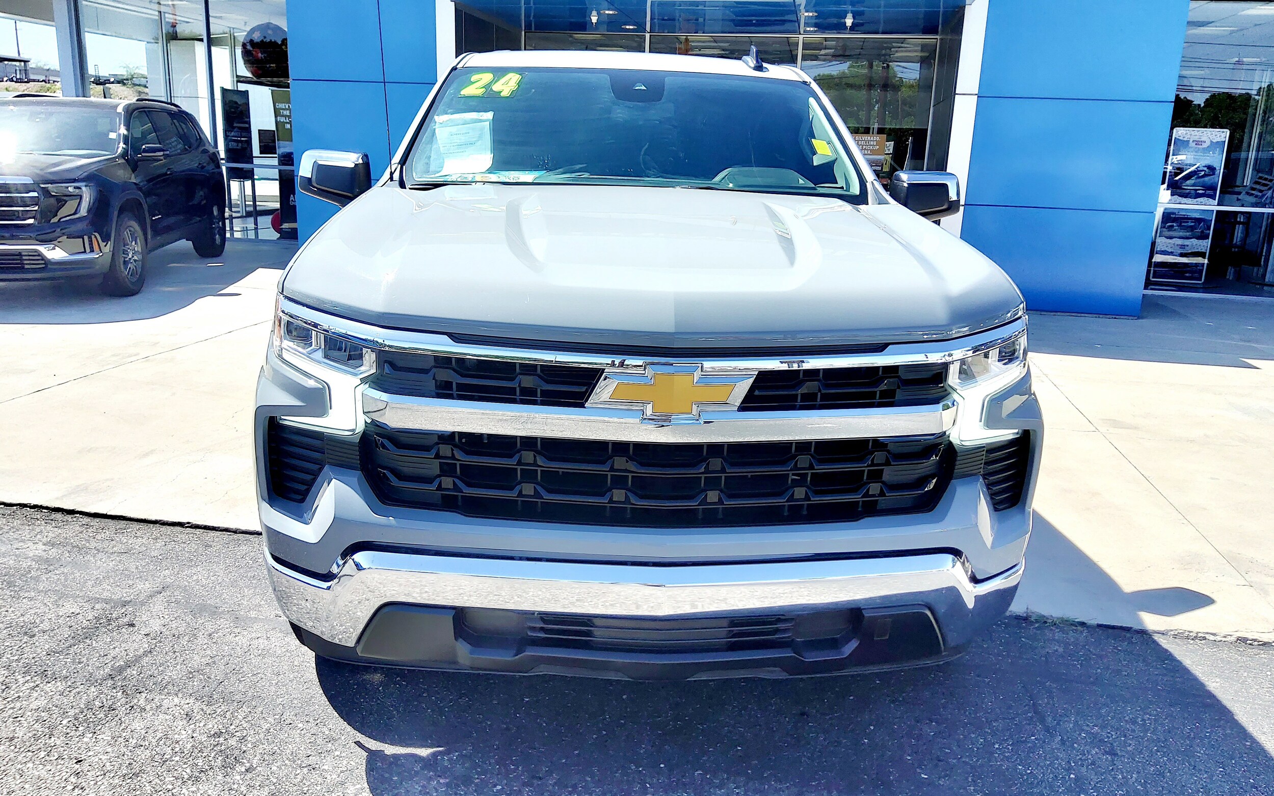 2024 Chevrolet Silverado 1500 LT photo 2