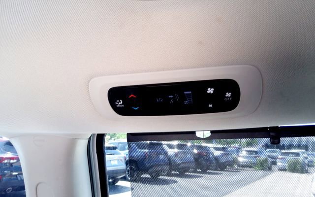 2021 Chrysler Voyager LXI - Photo 11