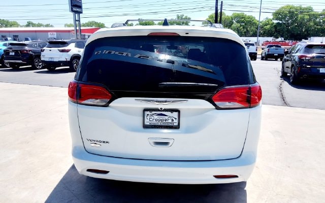 2021 Chrysler Voyager LXI - Photo 6