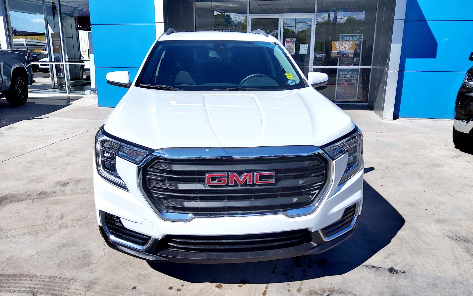 Used 2024 GMC Terrain SLE with VIN 3GKALTEG3RL136274 for sale in Nogales, AZ