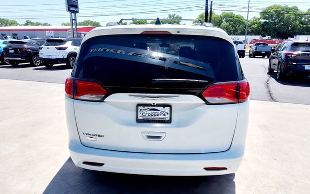 2021 Chrysler Voyager LXI - Photo 6
