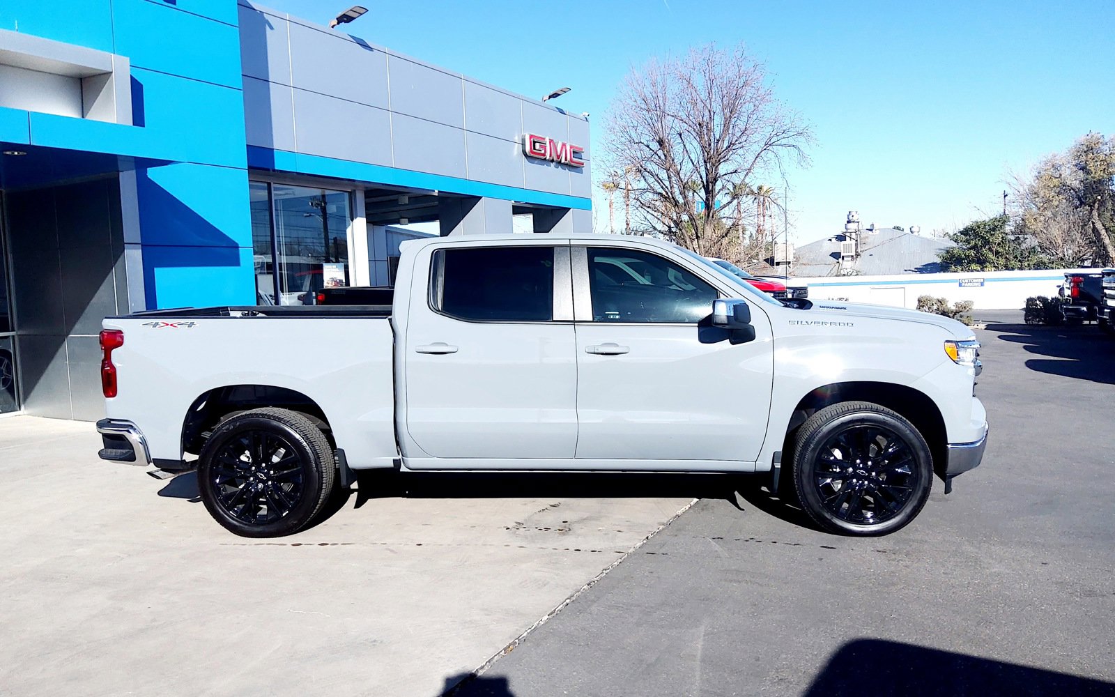 2024 Chevrolet Silverado 1500 LT photo 4