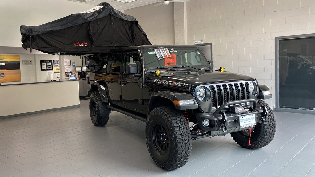 New 2023 Jeep Gladiator SPORT S 4X4 near White Plains NY CrotonOn