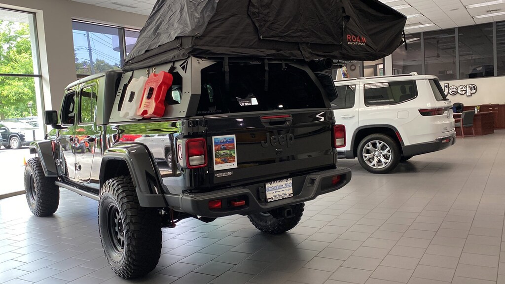 New 2023 Jeep Gladiator SPORT S 4X4 near White Plains NY CrotonOn