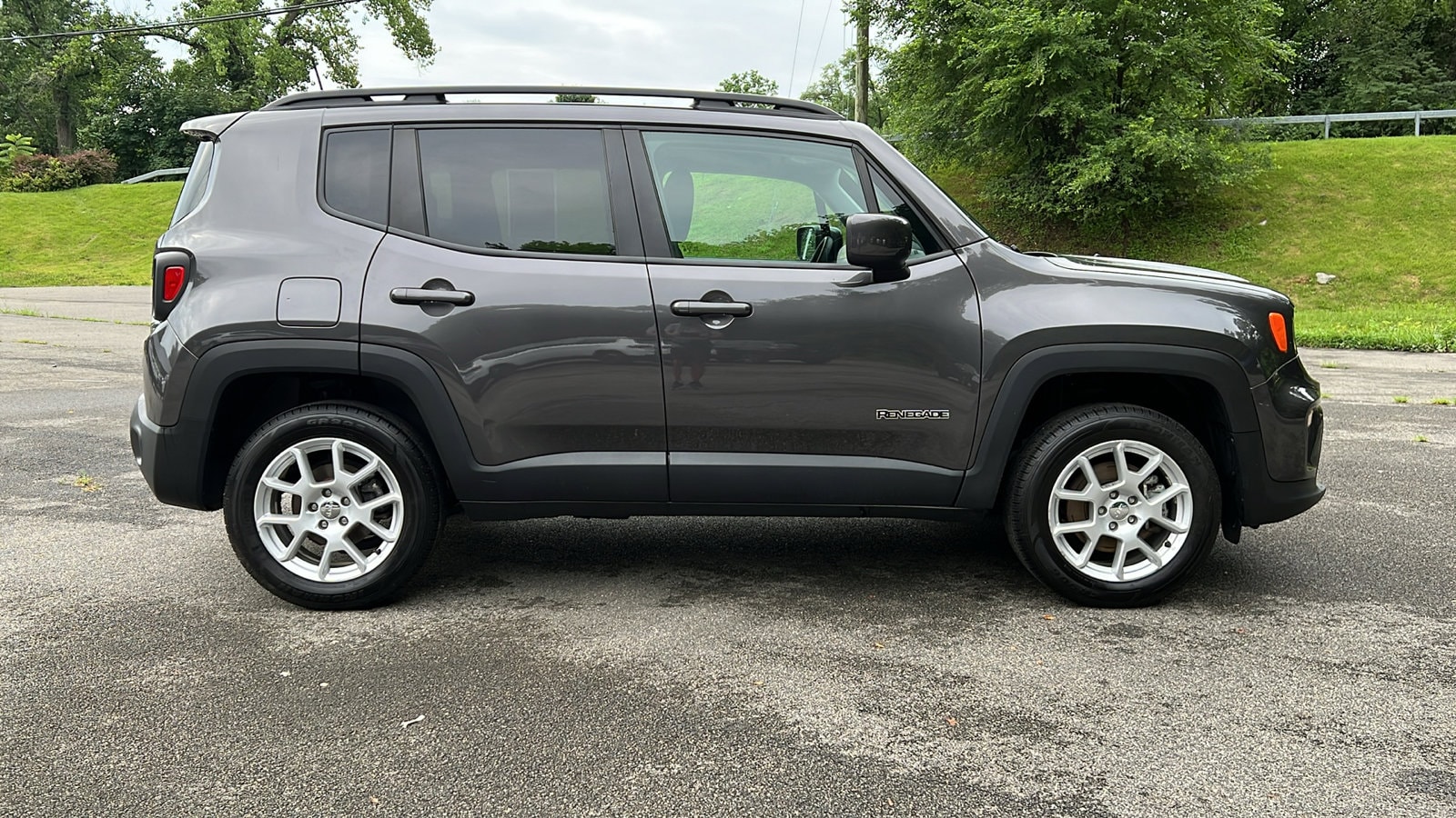 2021 Jeep Renegade Latitude photo 2