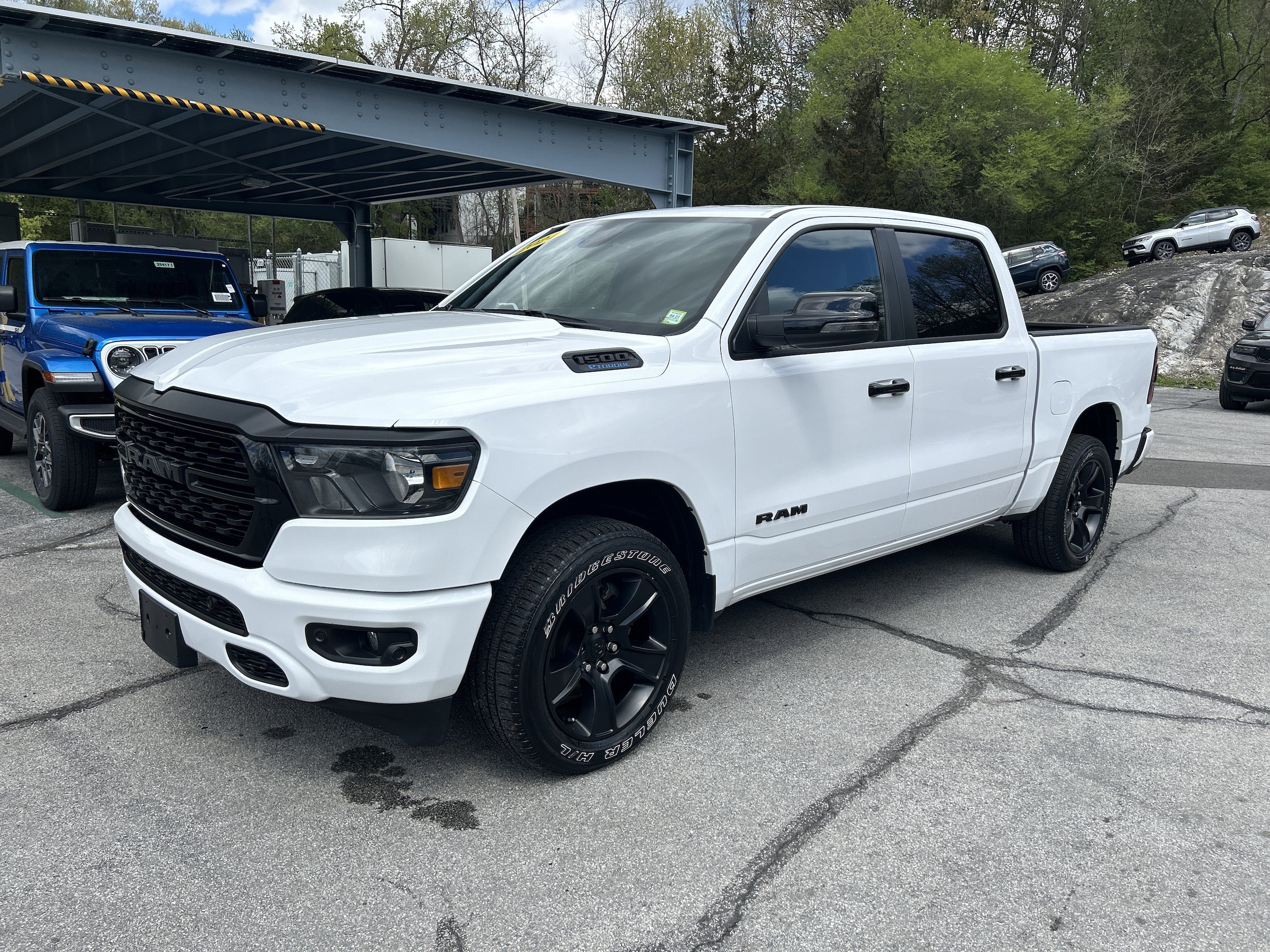 2024 RAM 1500 Big Horn/Lone Star 4x4 Crew Cab 5'7's photo
