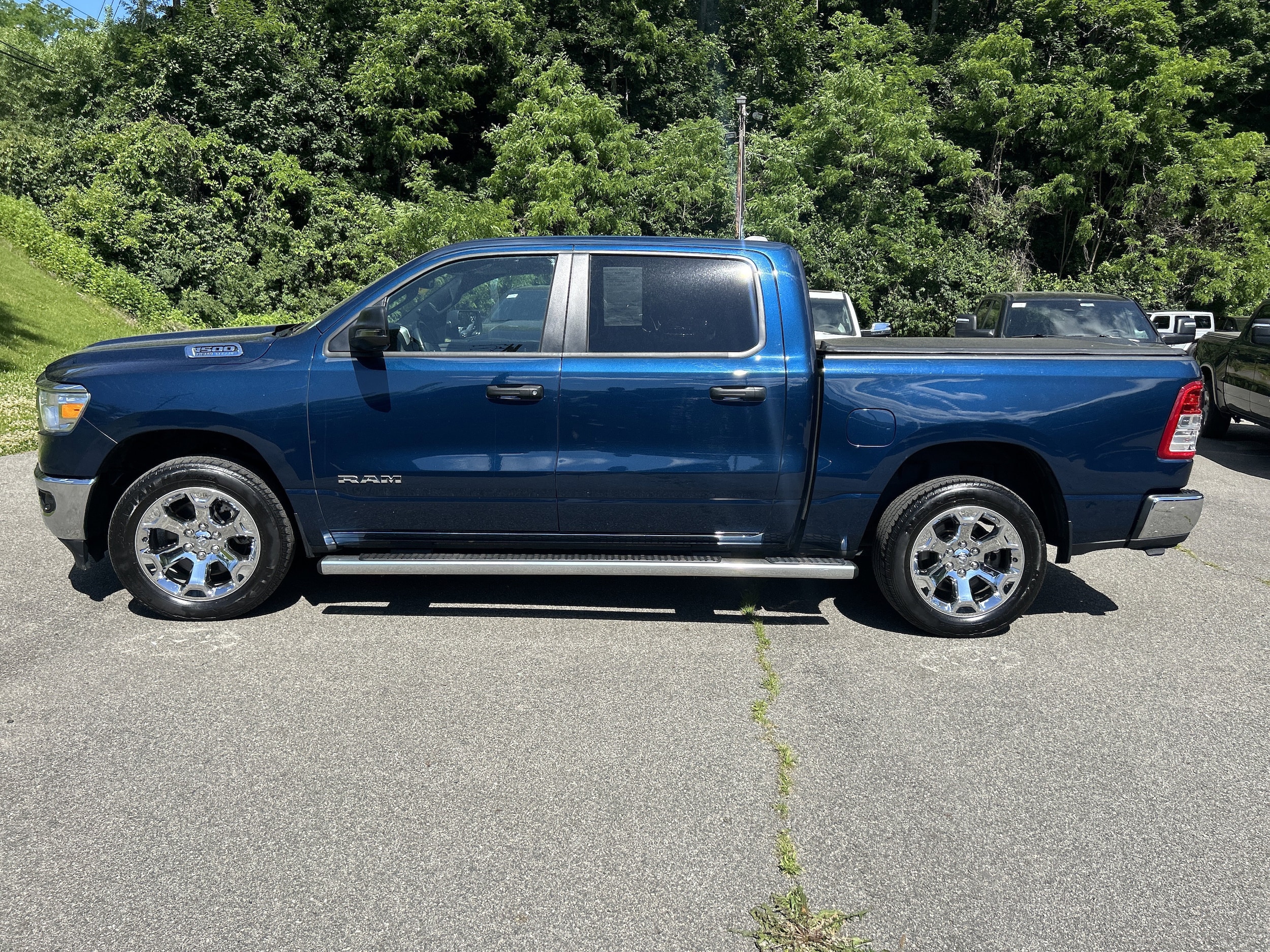 2023 RAM 1500 Big Horn/Lone Star 4x4 Crew Cab 5'7's photo