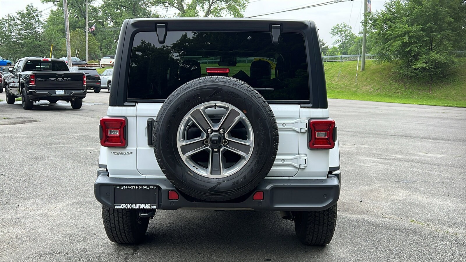 2021 Jeep Wrangler Unlimited Sahara photo 4