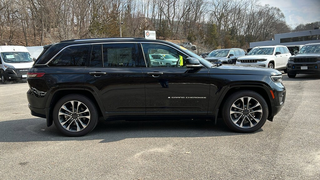 New 2022 Jeep Grand Cherokee 4xe OVERLAND near White Plains NY Croton