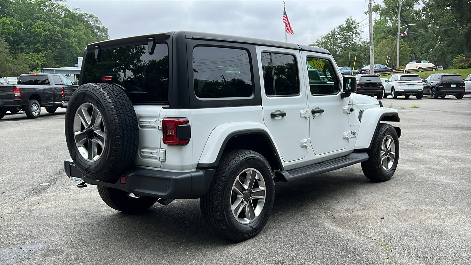 2021 Jeep Wrangler Unlimited Sahara photo 3