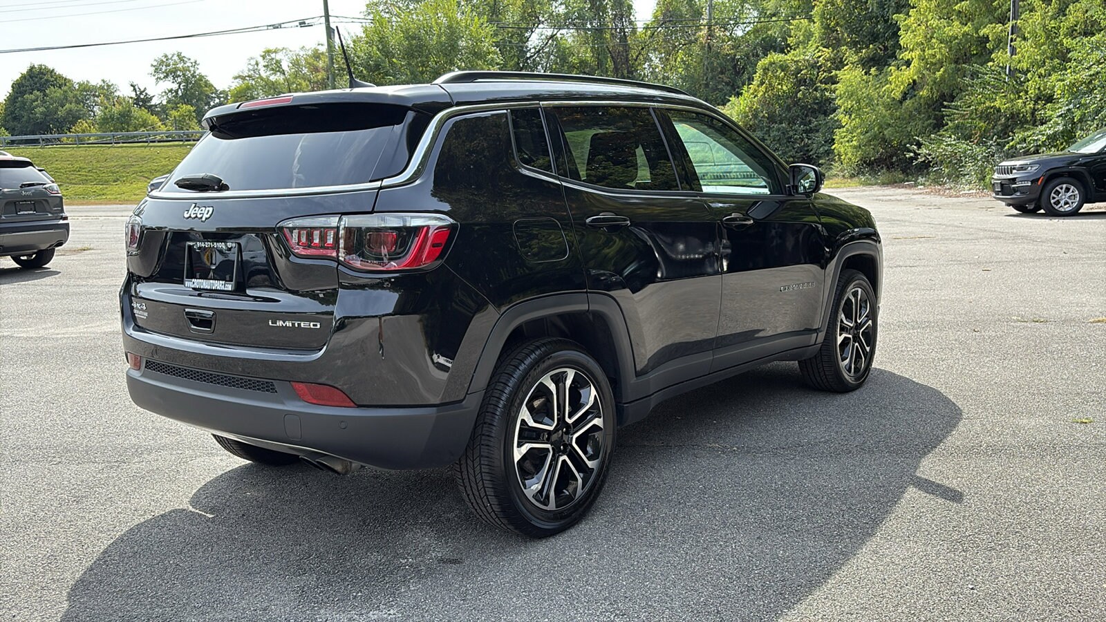 2022 Jeep Compass Limited photo 2