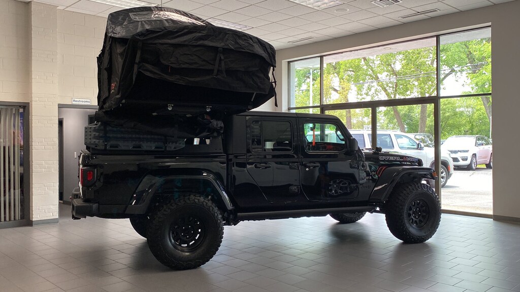 New 2023 Jeep Gladiator SPORT S 4X4 near White Plains NY CrotonOn