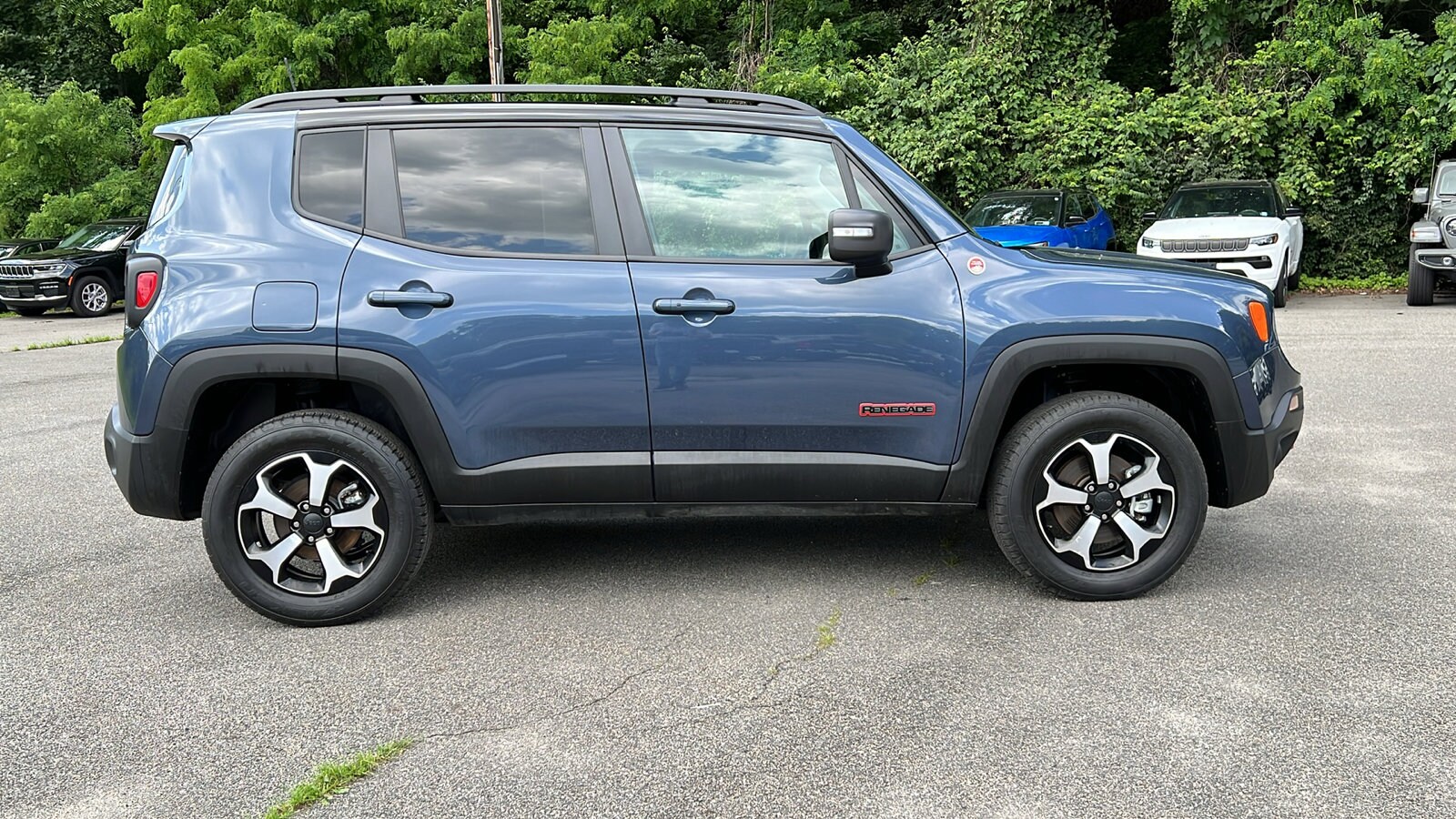 2021 Jeep Renegade Trailhawk photo 2