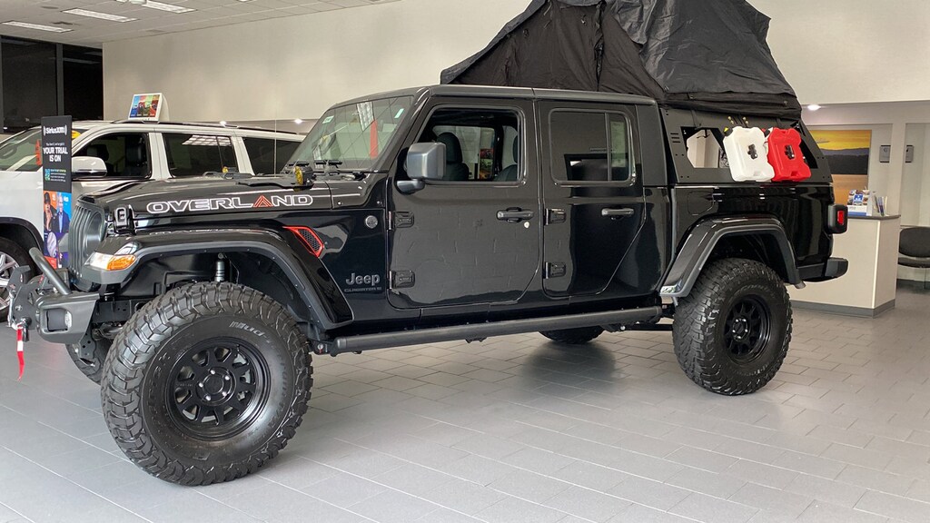 New 2023 Jeep Gladiator SPORT S 4X4 near White Plains NY CrotonOn