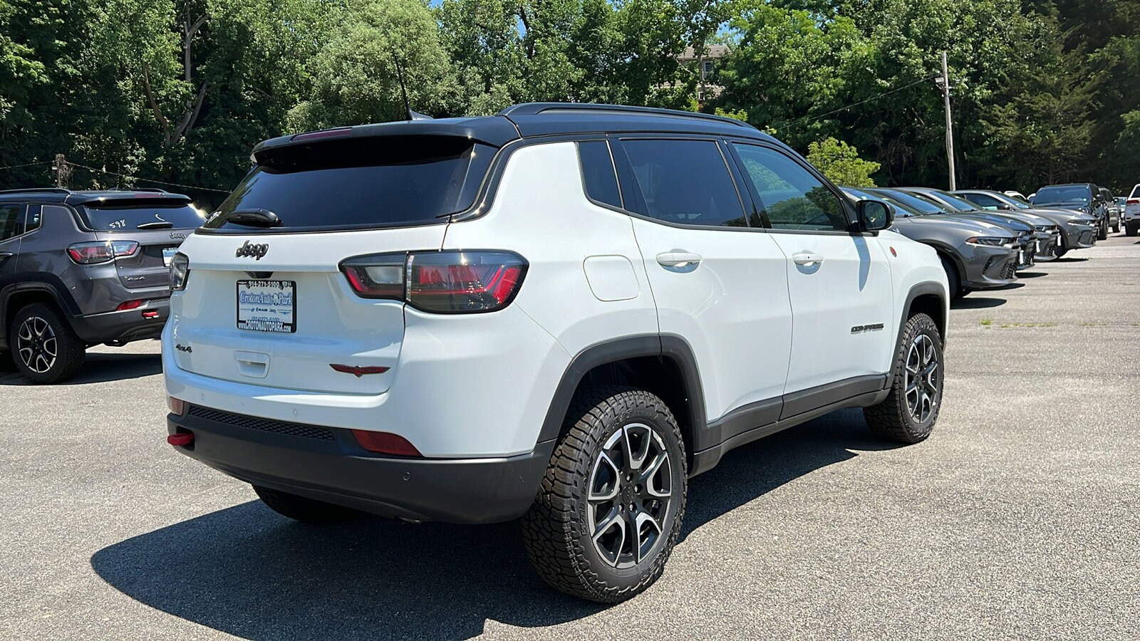 2024 Jeep Compass Trailhawk photo 2