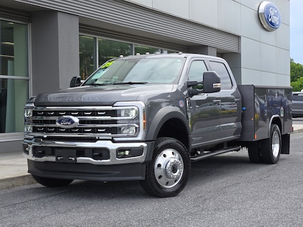 2025 Ford F-550 Chassis Lariat Truck Crew Cab