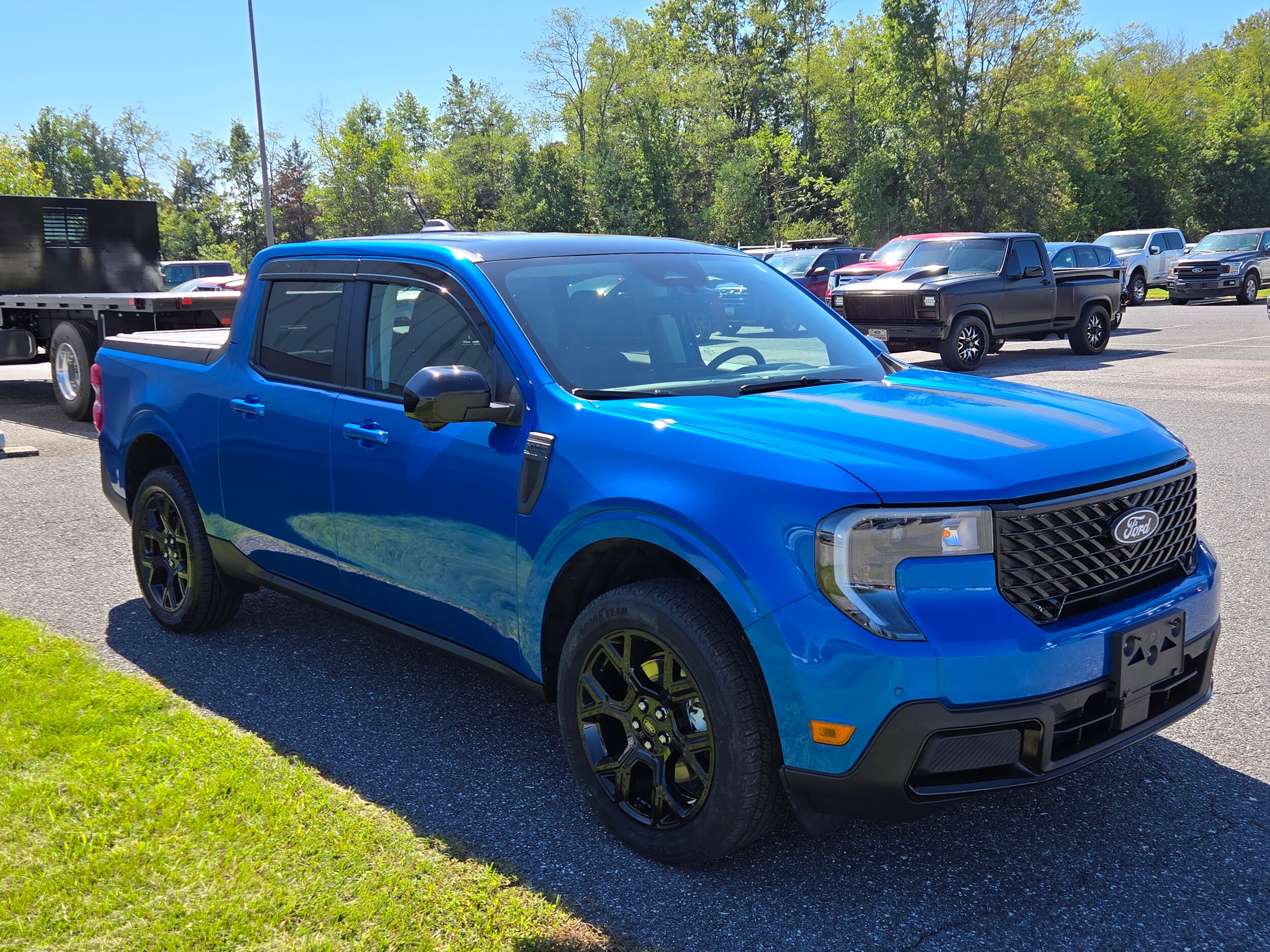 2025 Ford Maverick Lariat photo 2